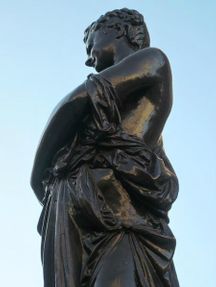 statue de l'été, halle de Fleurance
e-monumen.com
