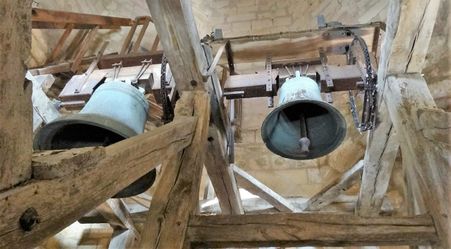 Intérieur du clocher, beffroi supportant les deux cloches
© A2PL /SFC